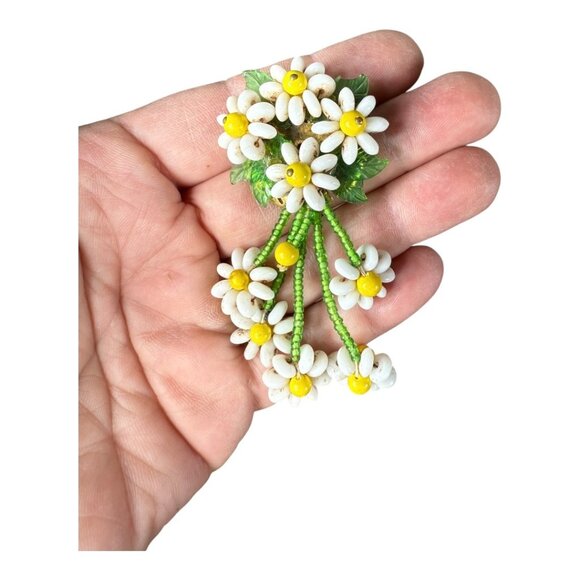 Coro Vintage Daisy Brooch - Picture 1 of 5
